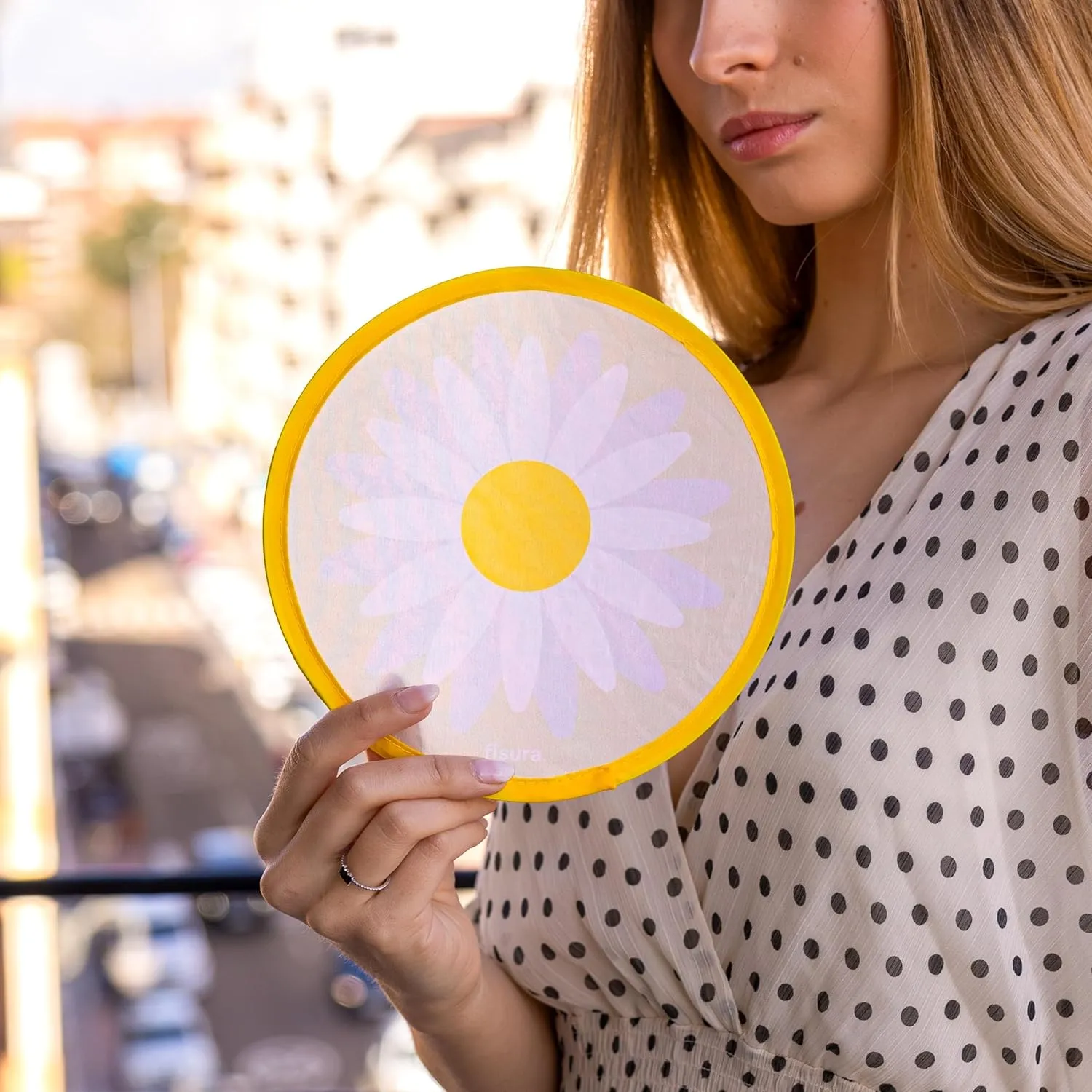 Fisura – Foldable round folding fanS. Original Foldable frisbees for parties. Measurements: 7.87 inches.