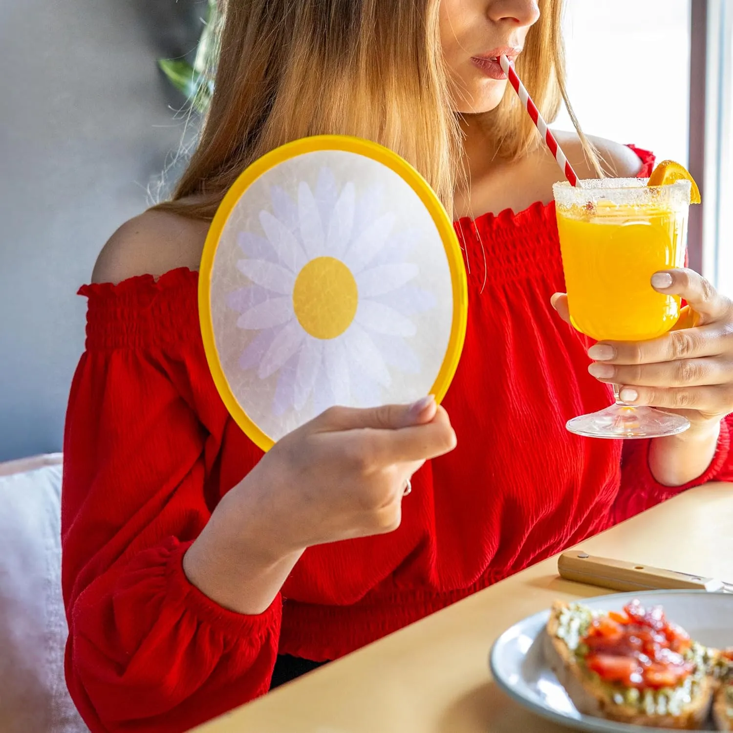 Fisura – Foldable round folding fanS. Original Foldable frisbees for parties. Measurements: 7.87 inches.