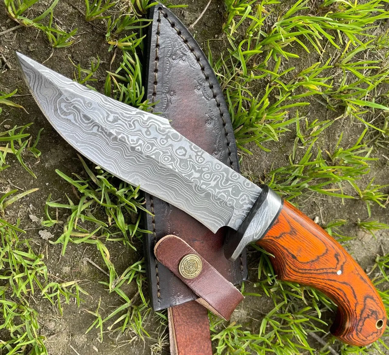 Handmade Damascus Steel Bowie knife Fixed Blade Knife for outdoor, bushcraft, camping,survival with Leather Sheath And Perfect Handle Grip