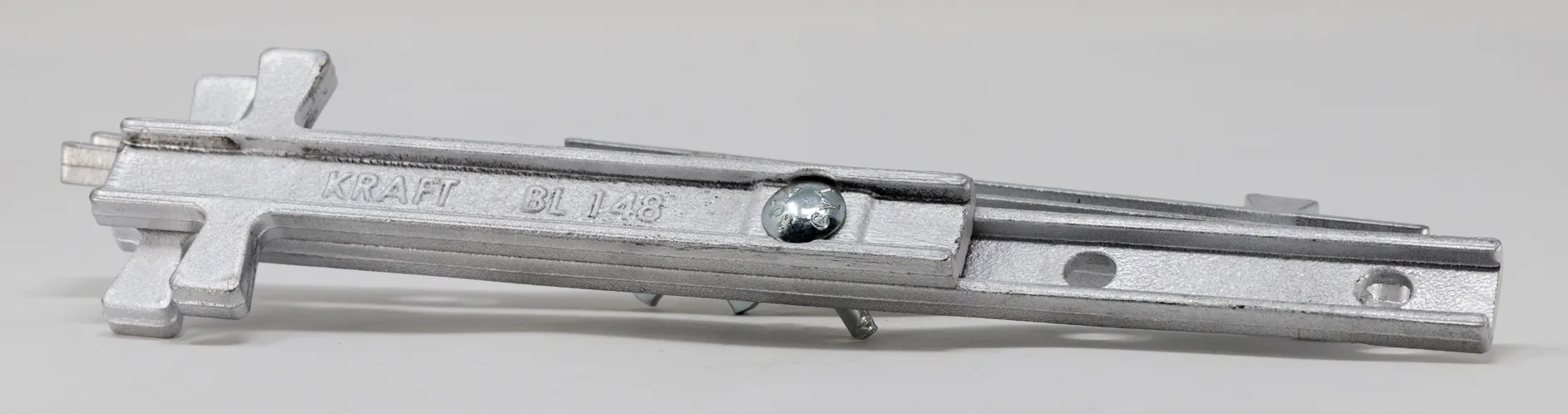 HB23 - ADJUSTABLE LINE STRETCHER (PAIR)