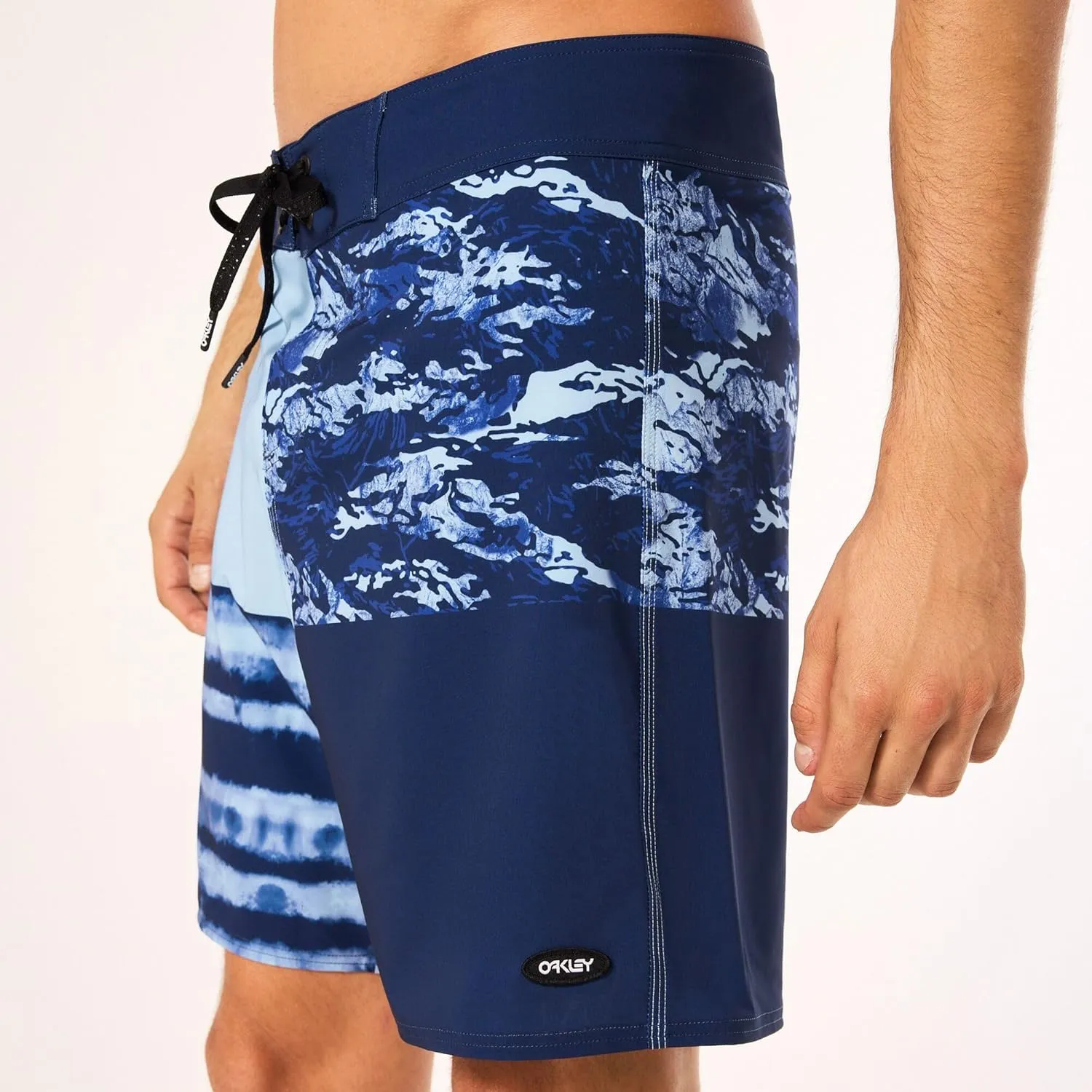 Oakley Men's Swell Line Recycled 18" Boardshort