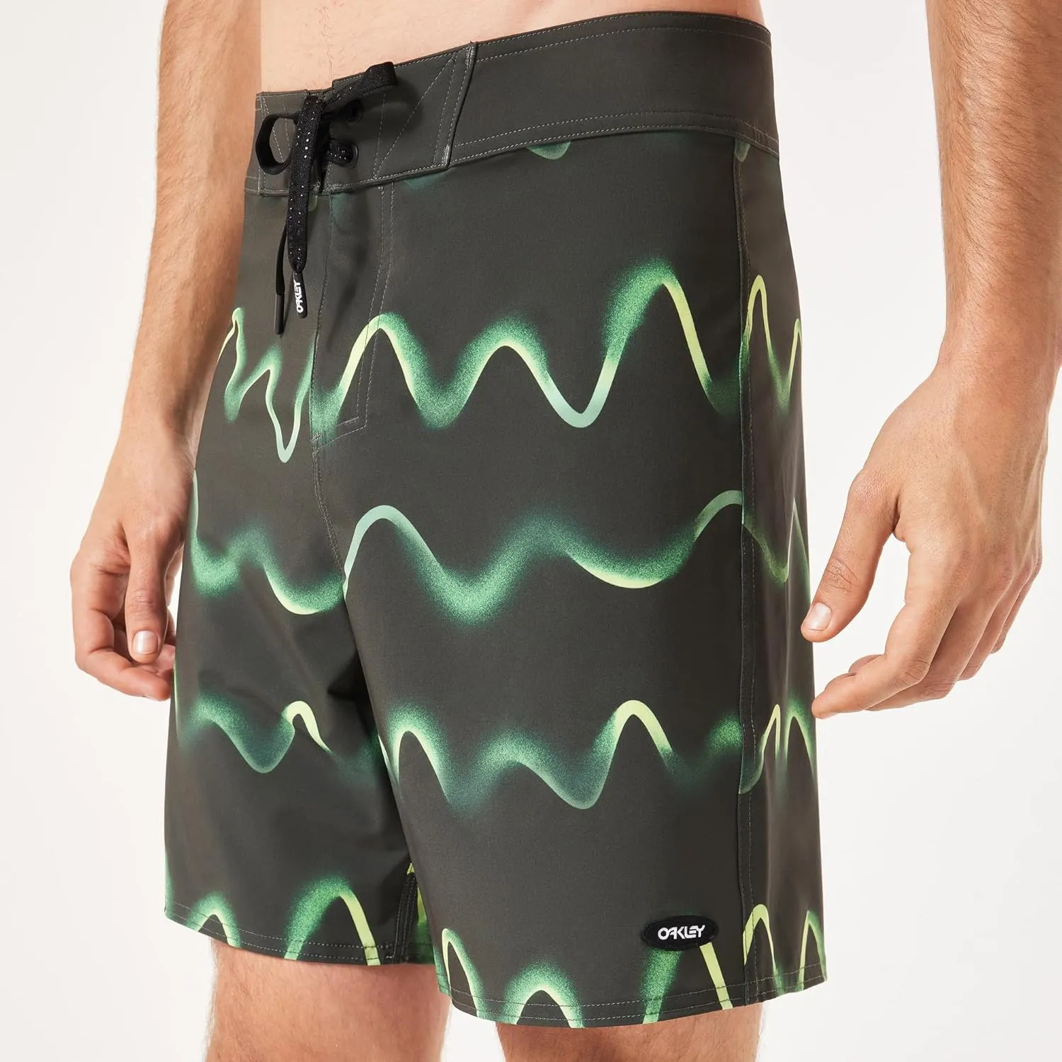 Oakley Men's Swell Line Recycled 18" Boardshort