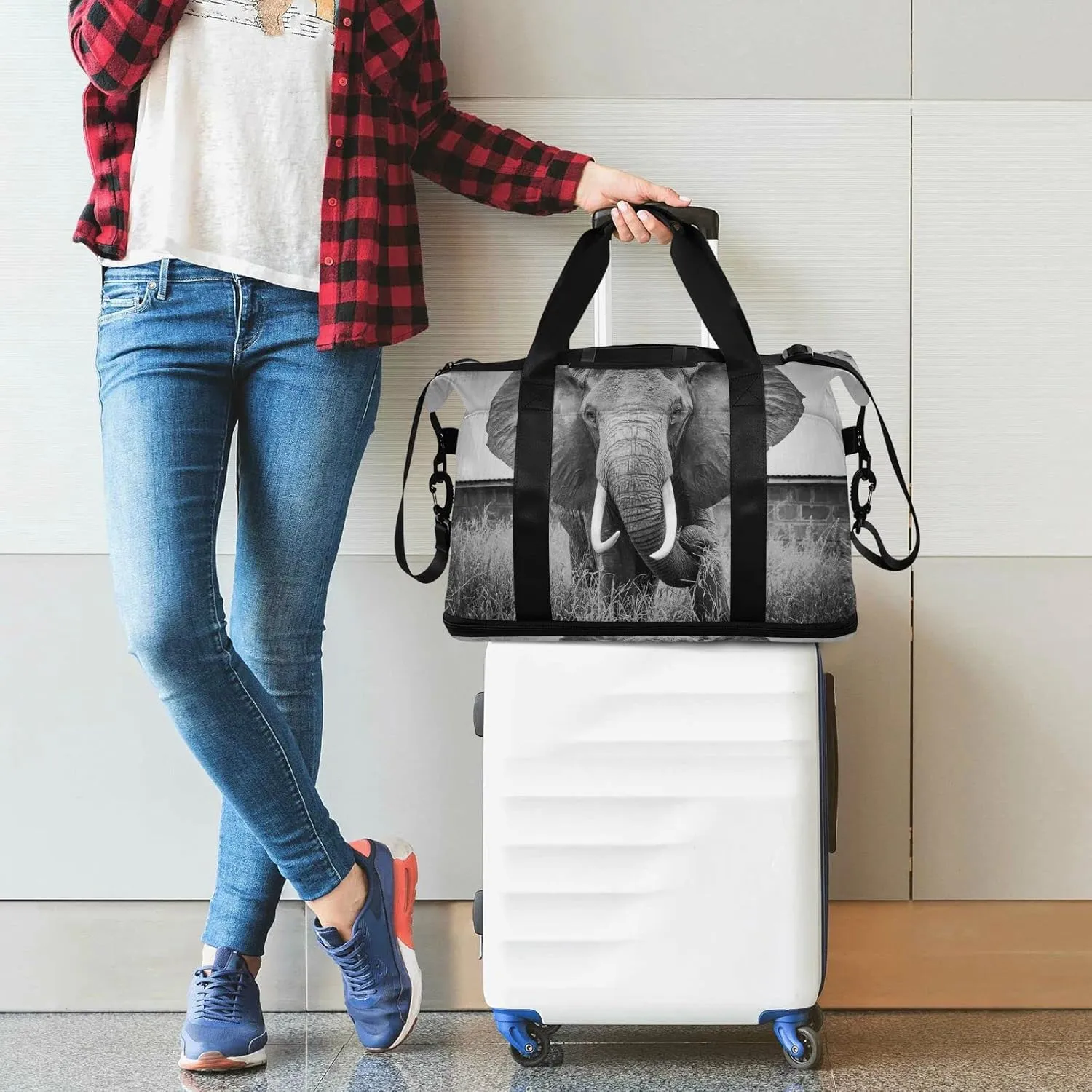 Vintage Retro Old Style Elephant in Black and White Foldable Travel Bag, Camping Luggage bag, Portable Gym Bag, Sports Bag, Toiletry Bag with Handles Adjustable Shoulder Strap