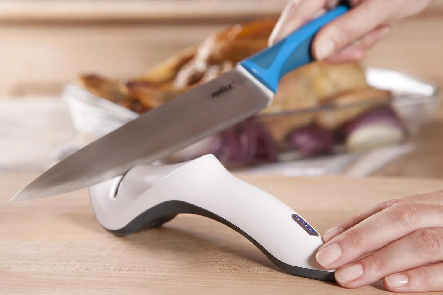 Zyliss Carving Knife with Blade Cover - Blue